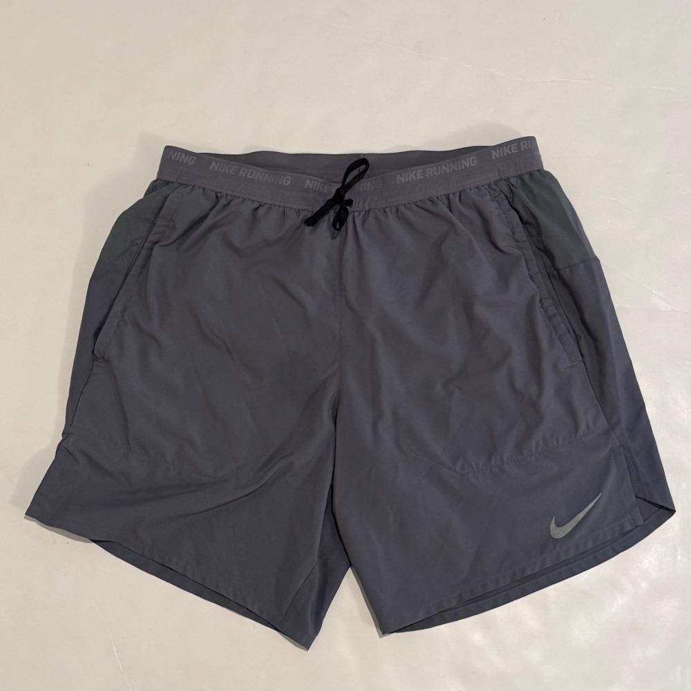 Nike Running Dri-FIT Shorts Mens Small Gray 7 Inch Inseam Zipper Pocket AJ7687